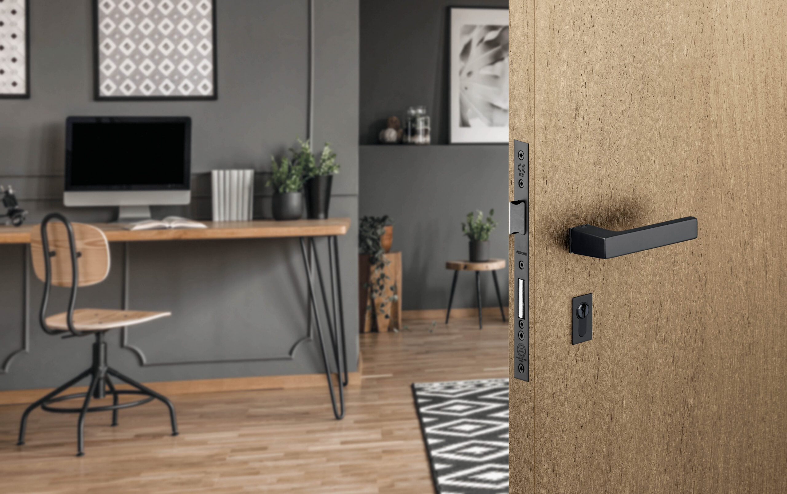 Why black hardware makes a bold statement - Glass Times